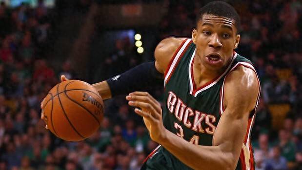 湖人绝杀时刻，字母哥点燃赛场，引发争议迎来胜利！