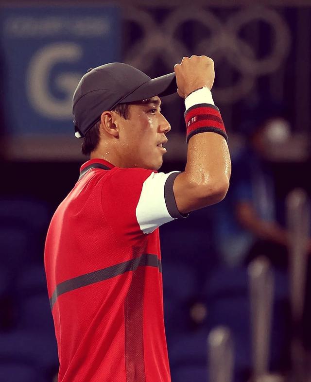  和男友露营走错帐篷 