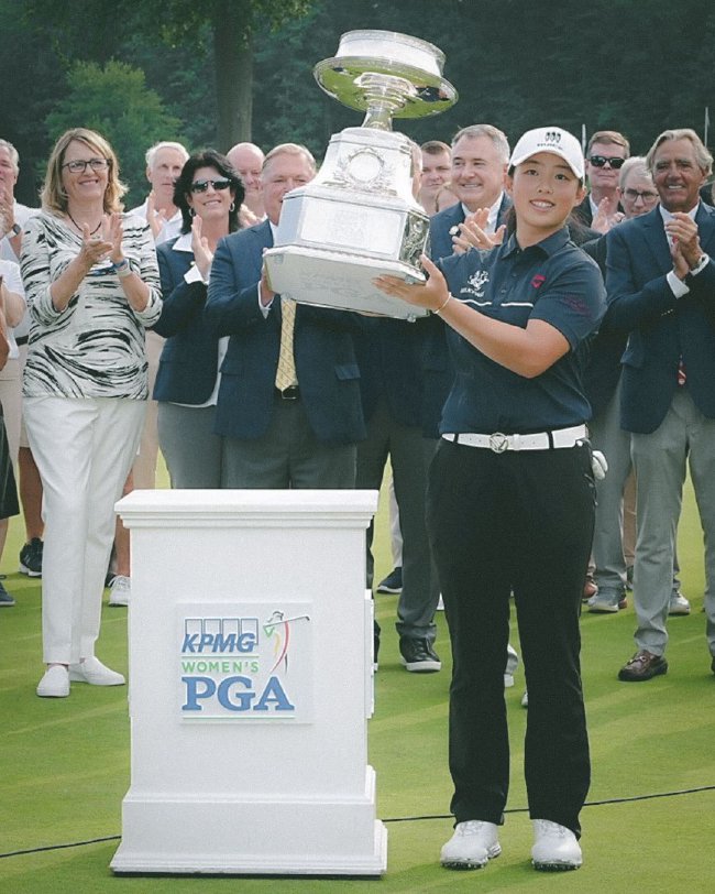 包含出色发挥引爆全场！，德布劳内意外战胜FPX赢得满堂喝彩的词条