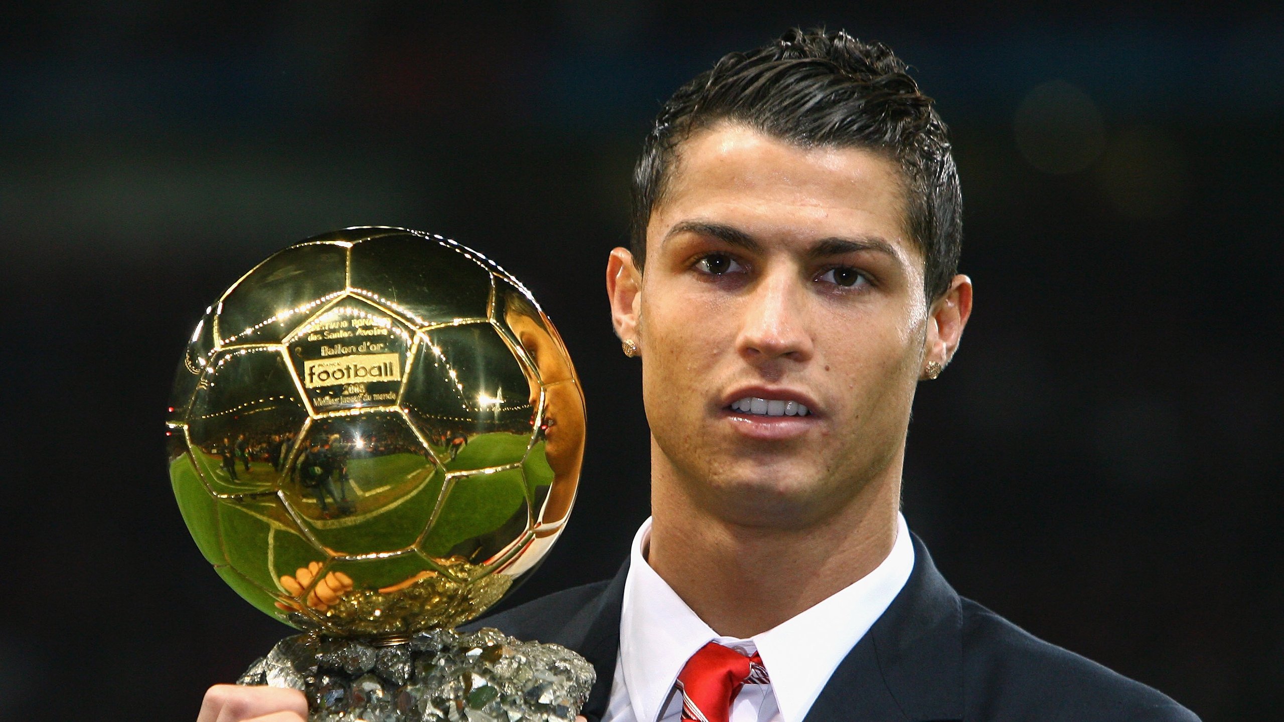 爱德华兹赛点兑现，上海申花淘汰马德里竞技晋级四强，主帅激动落泪的简单介绍