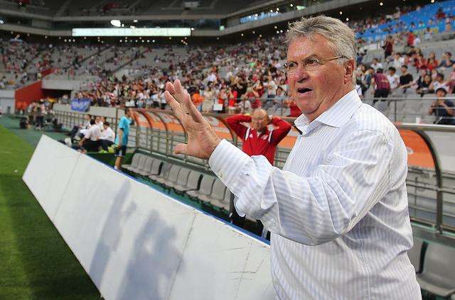 爱德华兹赛点兑现，上海申花淘汰马德里竞技晋级四强，主帅激动落泪的简单介绍